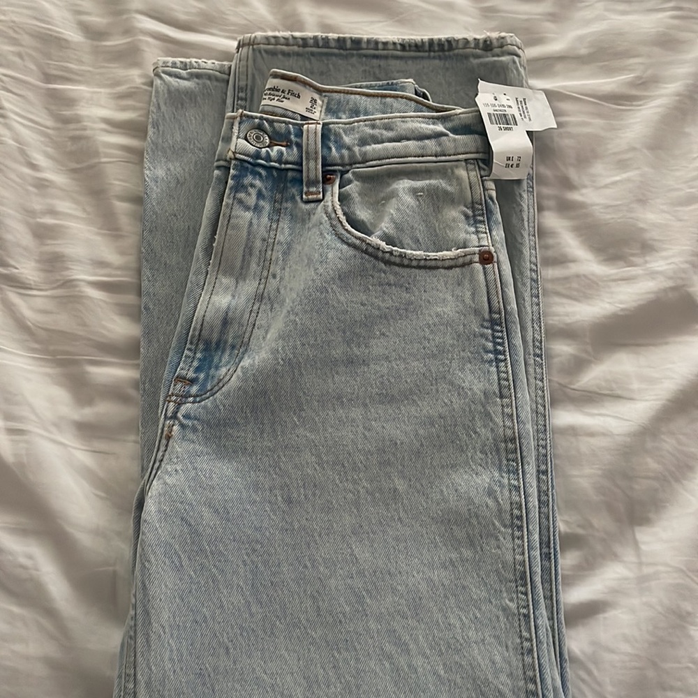 NEW Abercrombie 90s Ultra High Rise Relaxed Jeans